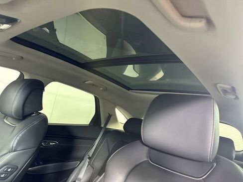 Used 2023 Genesis GV70 2.5T w/ Select Package image 12