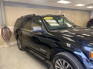 Used 2016 Lincoln Navigator Select video 4
