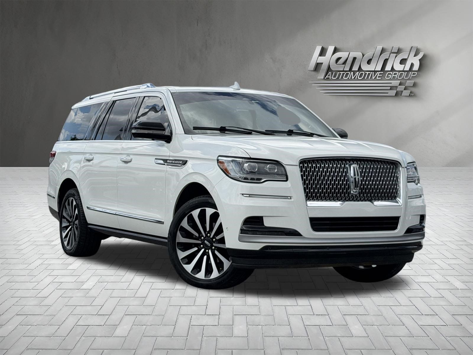 Used 2023 Lincoln Navigator L Reserve RWD image 2