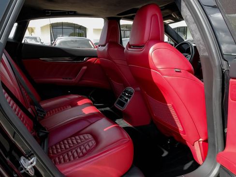 Used 2022 Maserati Quattroporte Trofeo image 40