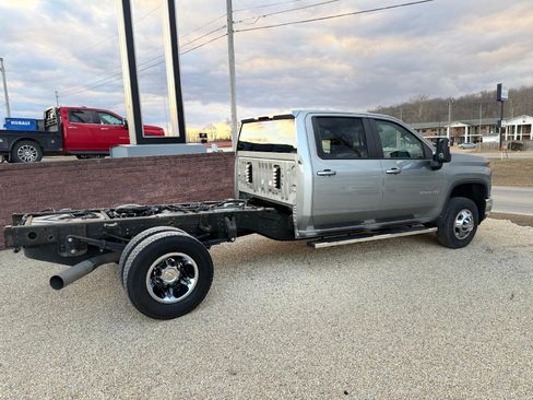 Used 2024 Chevrolet Silverado 3500 LT w/ Convenience Package image 2