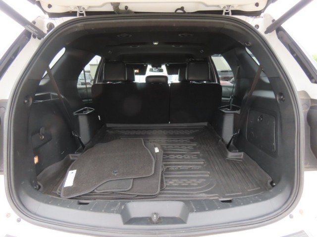 Used 2018 Ford Explorer XLT w/ Equipment Group 202A FWD image 12