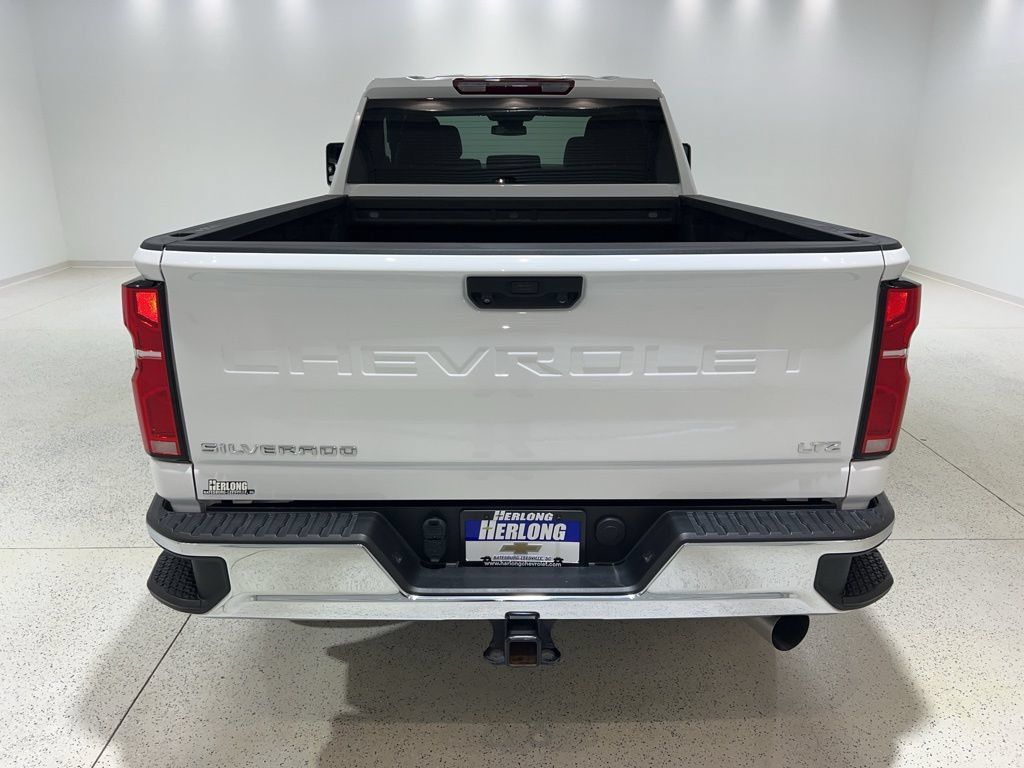Used 2024 Chevrolet Silverado 2500 LTZ AWD/4WD image 4