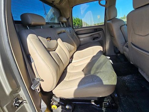 Used 2002 Chevrolet Avalanche 2WD w/ Convenience Pkg image 16