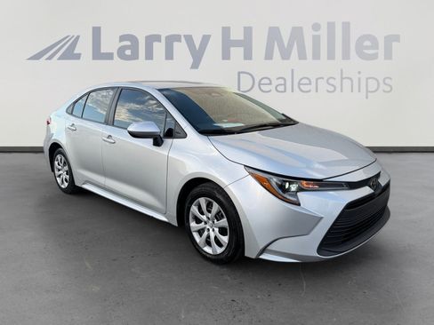 Used 2025 Toyota Corolla LE FWD image 7