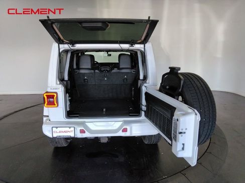 Used 2022 Jeep Wrangler Unlimited Sahara image 8