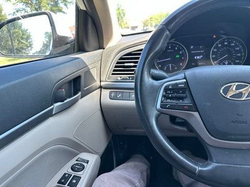 Used 2017 Hyundai Elantra SE w/ SE A/T Tech Package 03 FWD image 40