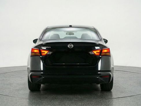 Used 2025 Nissan Altima 2.5 SV image 7