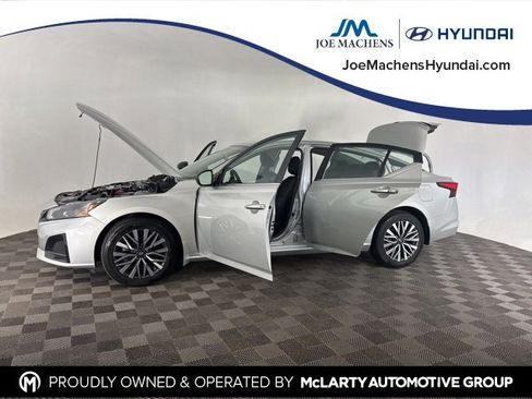 Used 2024 Nissan Altima 2.5 SV image 12