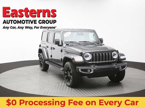 Used 2025 Jeep Wrangler Unlimited Sahara AWD/4WD image 46