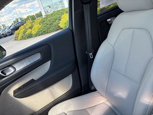 Certified 2026 Volvo XC40 B5 Plus AWD/4WD image 29