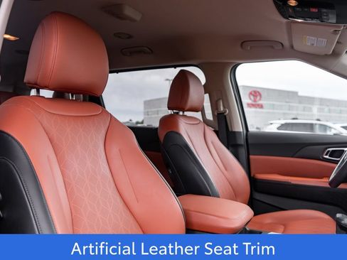 Used 2025 Kia Carnival EX FWD image 13