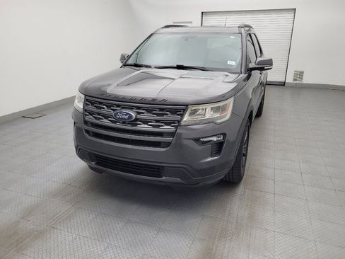 Used 2018 Ford Explorer XLT w/ Equipment Group 202A AWD/4WD image 15