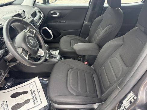 Used 2018 Jeep Renegade Latitude AWD/4WD image 11