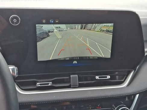 Used 2025 Chevrolet Equinox LT FWD image 18
