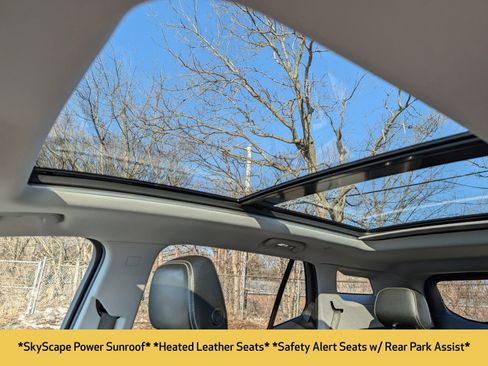 Used 2022 GMC Terrain SLT w/ Infotainment Package II image 5