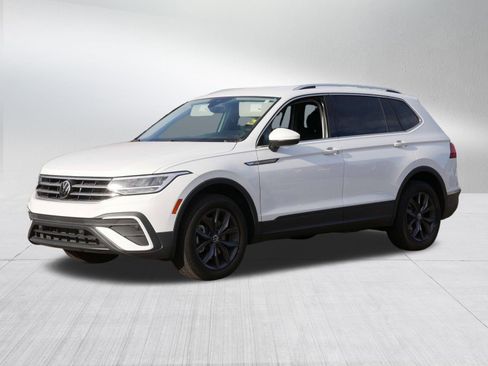 Used 2024 Volkswagen Tiguan SE image 3