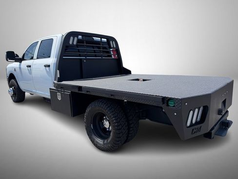 Used 2024 RAM 3500 Tradesman w/ Chrome Appearance Group image 4