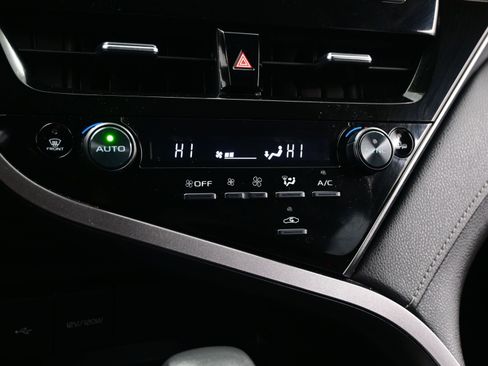 Used 2024 Toyota Camry SE image 20