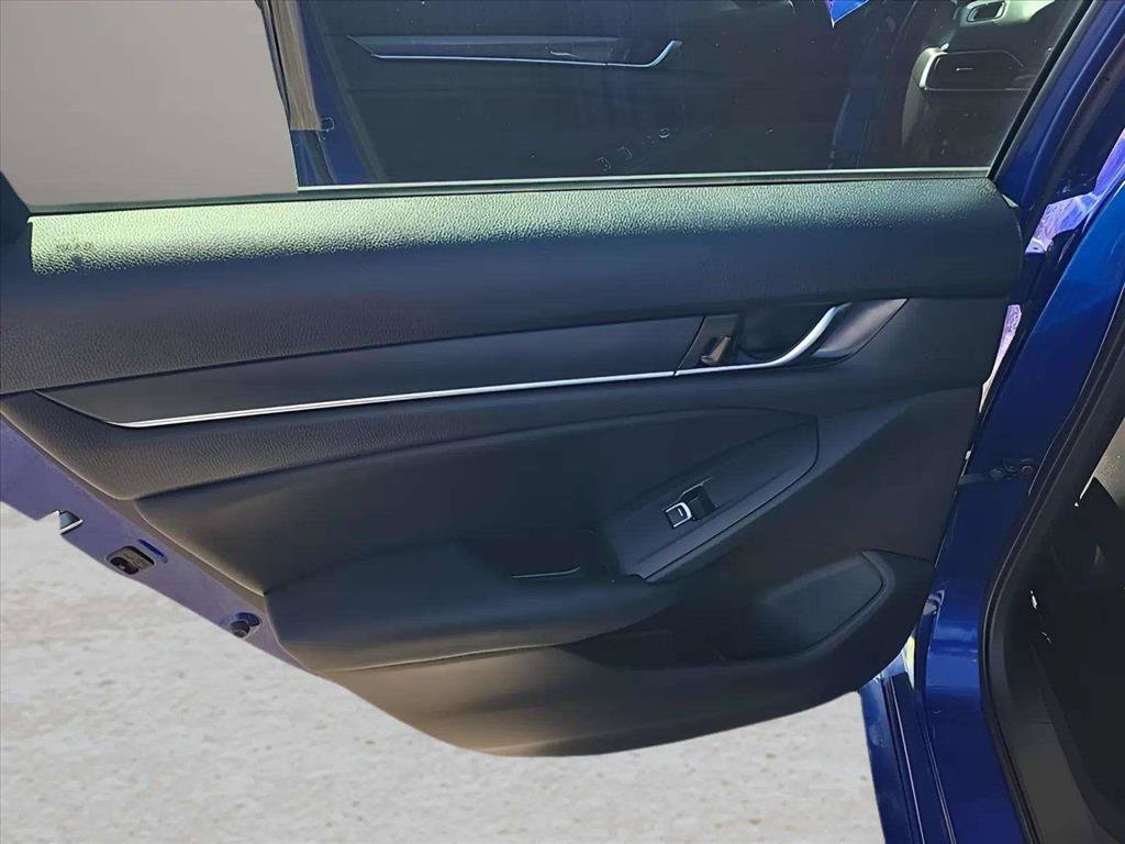Used 2018 Honda Accord Sport image 18