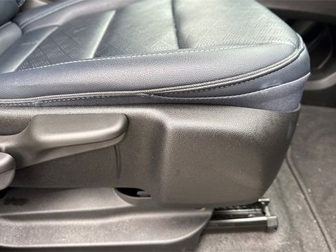 Used 2022 Chevrolet Bolt EUV LT w/ Convenience Package image 23