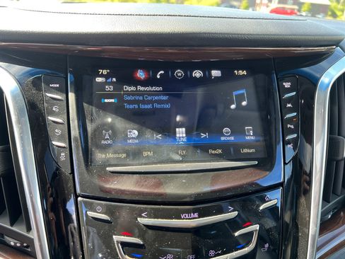 Used 2018 Cadillac Escalade Luxury image 25