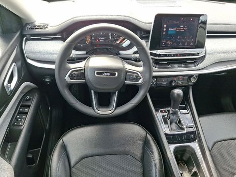 Certified 2022 Jeep Compass Latitude image 11