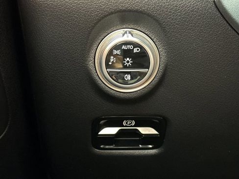 Certified 2025 Mercedes-Benz C 300 4MATIC Sedan image 32