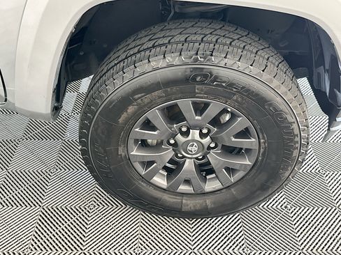 Used 2021 Toyota Tacoma SR5 RWD image 11