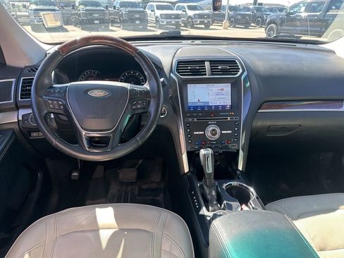 Used 2016 Ford Explorer Platinum image 30