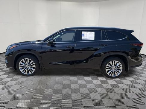 Used 2025 Toyota Highlander Platinum AWD/4WD image 4