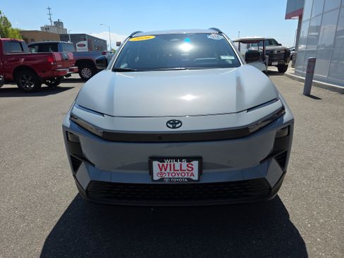 Used 2026 Toyota C-HR AWD/4WD image 5