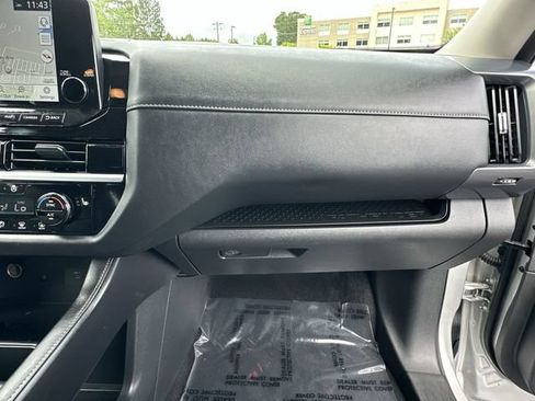 Used 2025 Nissan Pathfinder SL FWD image 28