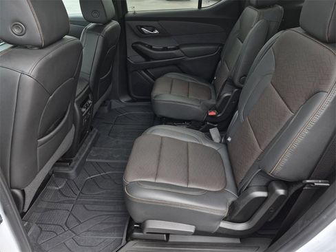 Used 2023 Chevrolet Traverse High Country image 40