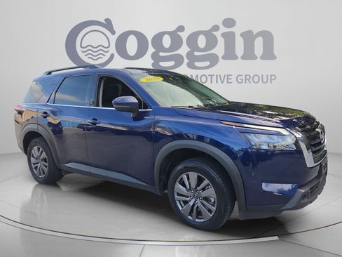 Used 2025 Nissan Pathfinder SV FWD image 7