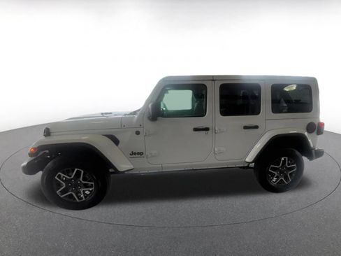 Used 2025 Jeep Wrangler Unlimited Sahara AWD/4WD image 7
