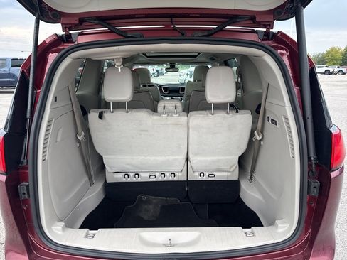 Used 2020 Chrysler Pacifica Limited image 10