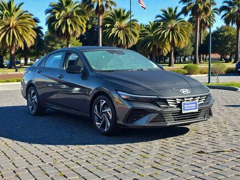 Certified 2025 Hyundai Elantra Sport image 3