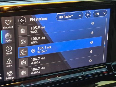 Used 2024 Volkswagen Atlas Cross Sport SEL R-Line AWD/4WD image 14