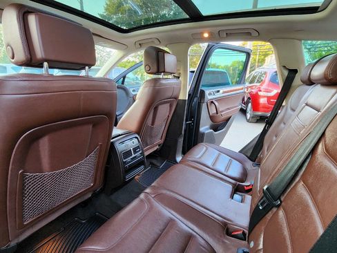 Used 2012 Volkswagen Touareg Executive image 31