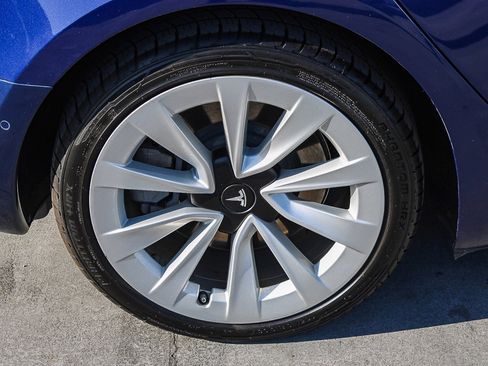 Used 2021 Tesla Model 3 Standard Range Plus image 12