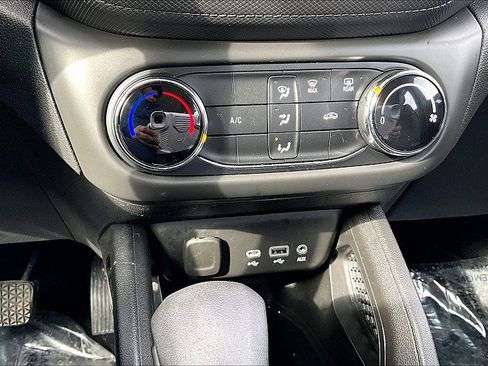 Used 2021 Chevrolet TrailBlazer LS AWD/4WD image 15