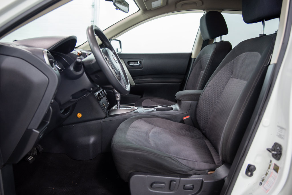 Used 2012 Nissan Rogue SV AWD/4WD image 6