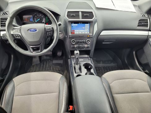 Used 2017 Ford Explorer XLT w/ Equipment Group 202A image 17