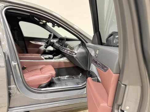 Used 2024 BMW i7 xDrive60 image 47