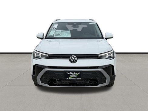 New 2026 Volkswagen Taos SE image 2