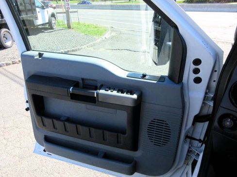 Used 2019 Ford F750 2WD Crew Cab Super Duty image 18