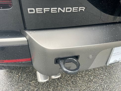 Certified 2025 Land Rover Defender 110 X-Dynamic SE AWD/4WD image 33