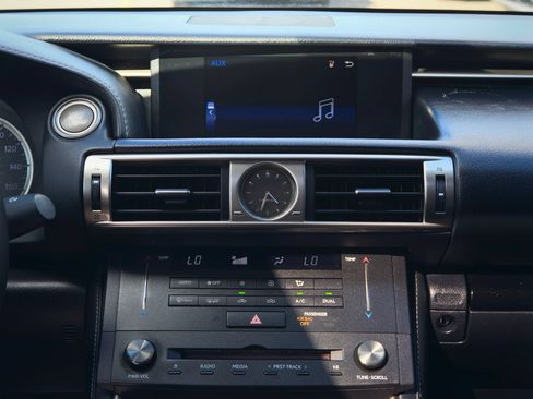 Used 2015 Lexus IS 250 RWD image 23