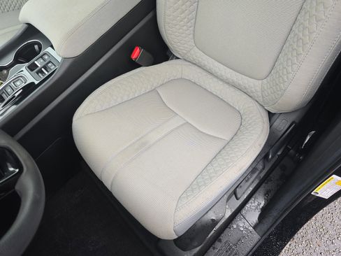 Used 2023 Honda Pilot LX image 16